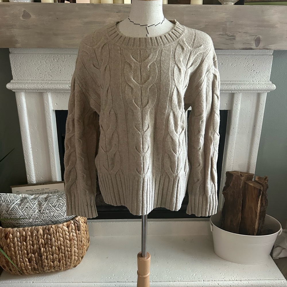 Banana Republic Cream Crew Neck Sweater